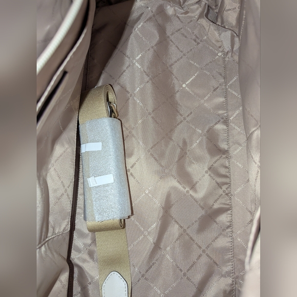 Michael Kors Jet Set Travel Large Duffle PVC Signature Light Cream Multi NWOT - Picture 5 of 13